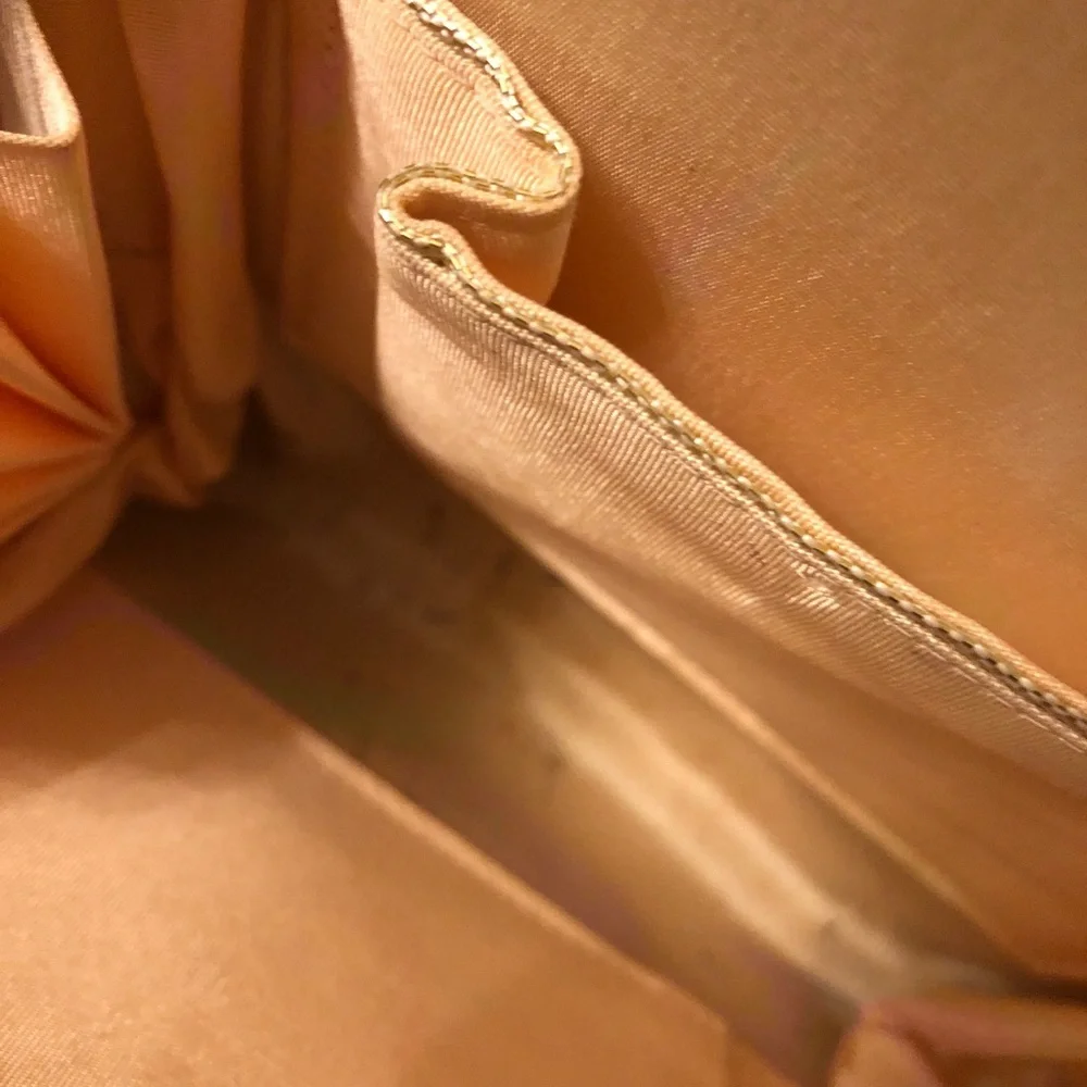 Vintage Clasp Clutch - Picture 4 of 4